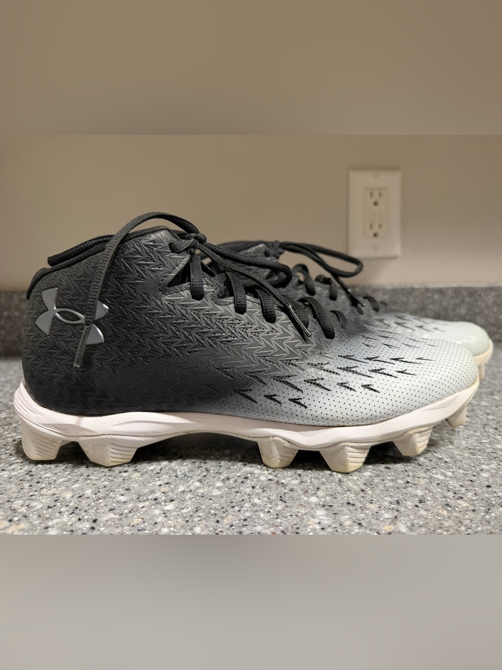 Under Armour Spotlight 4.0 RM Football Cleats size 9